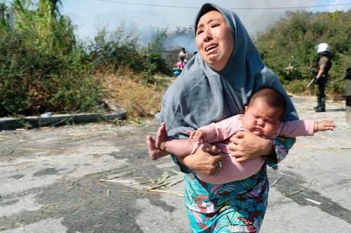 Cuộc sống bi thảm của phụ nữ, trẻ em sau vụ cháy trại tị nạn lớn nhất châu Âu