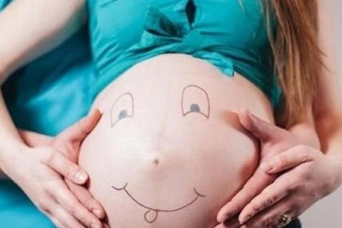 Thấy 5 dấu hiệu này ở bụng là bé đang 'ngóng' mẹ