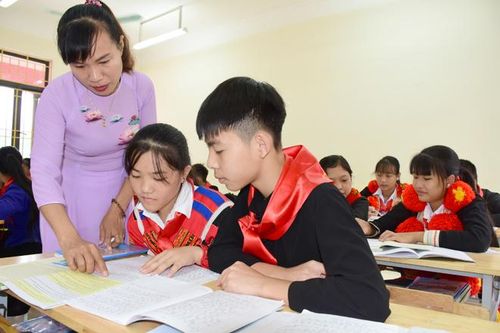 Lâm Bình ổn định nền nếp dạy và học