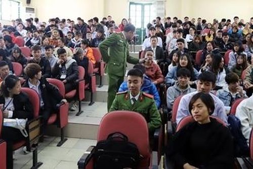 Cần làm gì trước hiện tượng nữ sinh… mất tích?