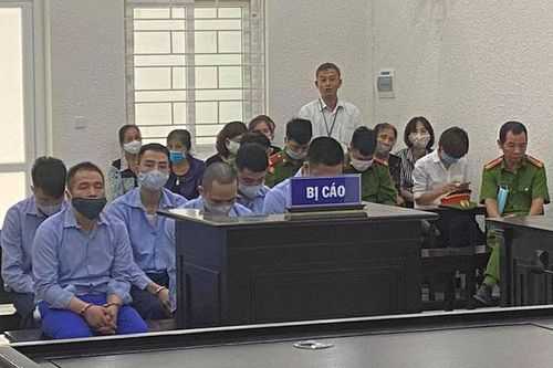 Xét xử 6 đối tượng đánh người, cướp tài sản