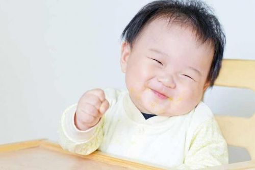 Vì sao trẻ ăn nhiều mà không tăng cân?