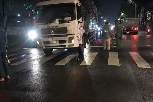 Va chạm xe tải trên đường về nhà, người vợ chết tức tưởi