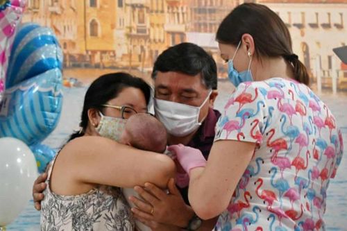 Dịch vụ mang thai hộ hỗn loạn vì đại dịch