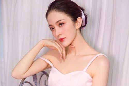Triệu Anh Tử bị nghi che giấu chuyện kết hôn