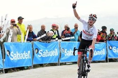 Cú 'ăn ba' lịch sử ở Tour de France