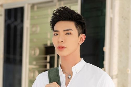 Sau hàng loạt ca khúc ngôn tình, Erik tái xuất với một bản nhạc đậm tình cha con