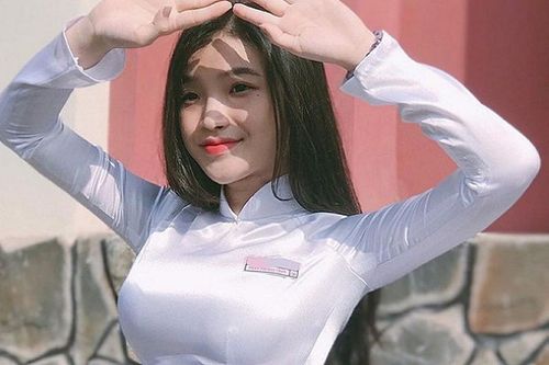 Nữ sinh cấp 3 mặc áo dài đẹp như nữ thần