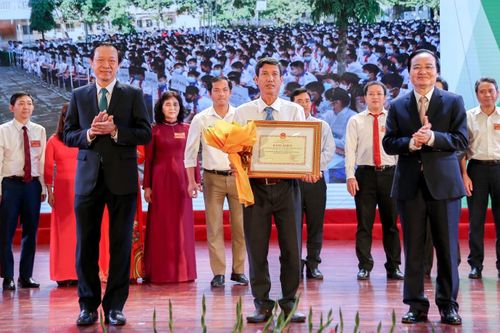 Gần 400 cá nhân, tập thể được vinh danh tại Đại hội thi đua yêu nước ngành GD lần thứ VII