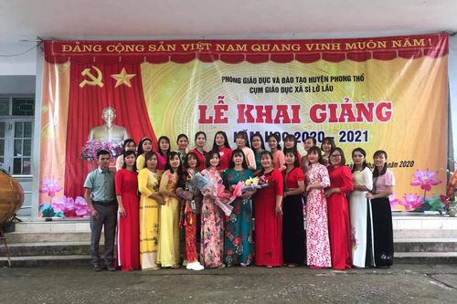 Chuyện về cô giáo vùng khó 'giỏi việc trường, đảm việc nhà'