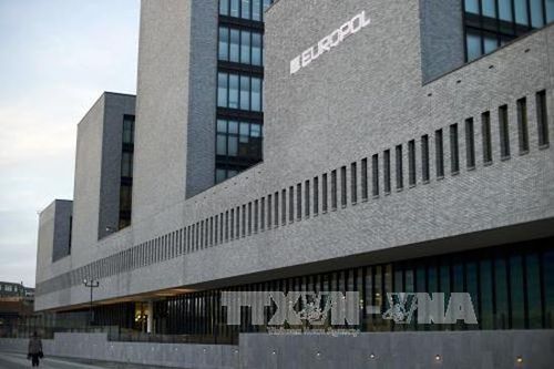 Europol triệt phá hoạt động buôn bán hàng quốc cấm trên web đen
