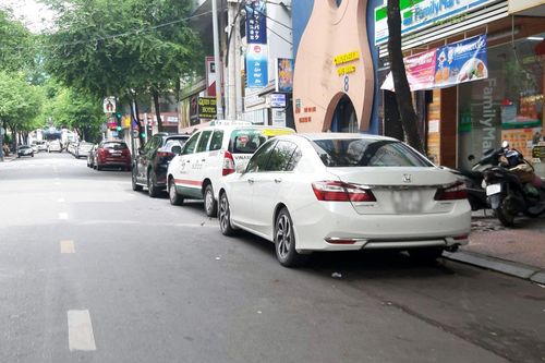 TP Hồ Chí Minh mở đợt cao điểm xử lý các phương tiện dừng đỗ, đón trả khách sai quy định