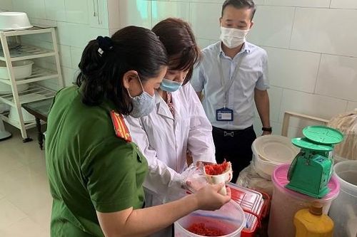 Kiểm tra hàng loạt cơ sở sản xuất, kinh doanh, nhập khẩu bánh Trung thu