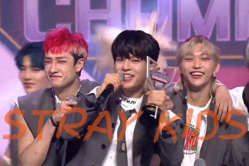 Cạnh tranh với BLACKPINK, YooA... STRAY KIDS xuất sắc ẵm cúp Show Champion