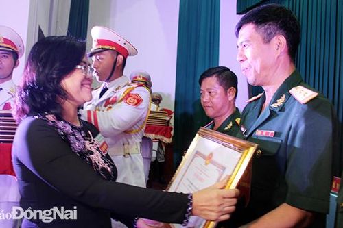 Tiếp tục đẩy mạnh phong trào thi đua yêu nước trong giai đoạn mới