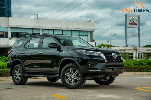 Chi tiết xe Toyota Fortuner phiên bản máy dầu 2.4L 4x2 AT tại đại lý