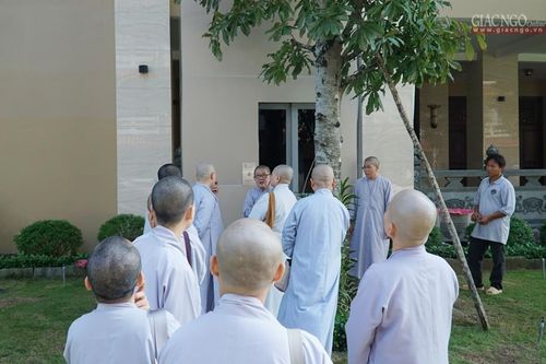 Chư Ni khảo sát điểm truyền giới chùa Thanh Tâm