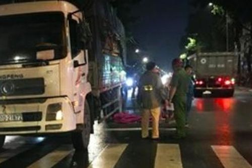 Va chạm giao thông, hai vợ chồng gặp nạn khi gần đến nhà