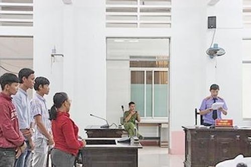 Em dâu đâm chết anh chồng chỉ vì tranh chấp…đất đai
