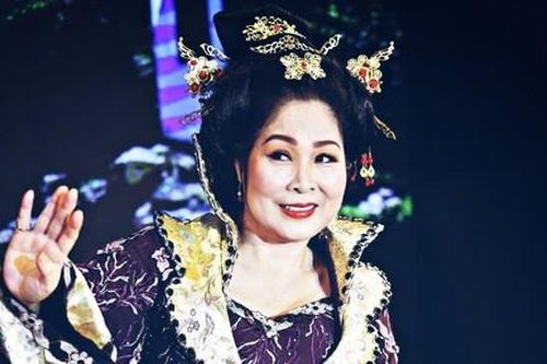 NSND Hồng Vân gây bất ngờ với MV cổ trang đầu tiên