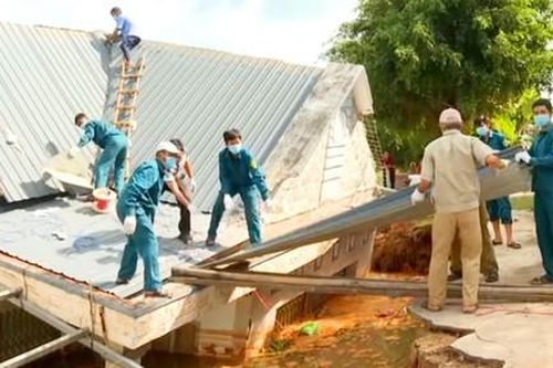 Miền Tây: Mưa lũ về, sạt lở bủa vây