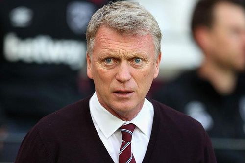 HLV David Moyes cùng 2 học trò mắc COVID-19