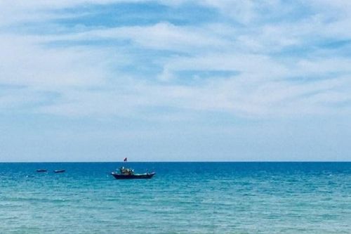 Thi thể người đàn ông ngoại quốc nổi trên biển Quảng Nam