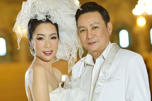 NSƯT Trịnh Kim Chi trẻ đẹp bất ngờ trong bộ ảnh kỉ niệm 20 năm ngày cưới