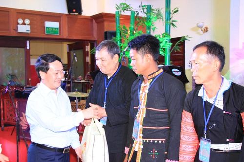 Các Già làng, Trưởng bản xứng đáng là những cán bộ Mặt trận xuất sắc