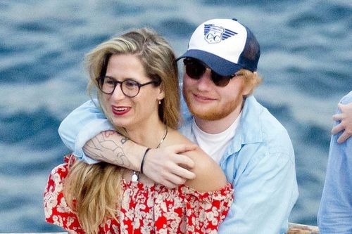 Ed Sheeran sở hữu 27 căn hộ