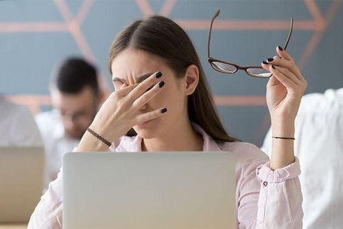 Lý do khiến mắt luôn mệt mỏi dù bạn ngủ đủ giấc