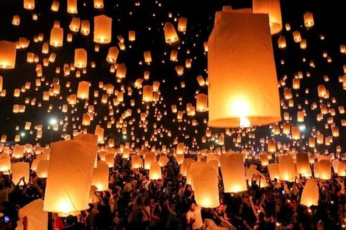 Lễ hội đèn trời Thái Lan làm 'đau đầu' cả cư dân lẫn phi công