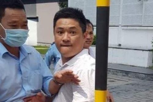 Nam tài xế đánh, bóp cổ phụ nữ sau vụ va quệt