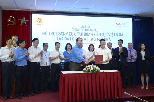 Công đoàn EVN và Solar BK ký thỏa thuận hỗ trợ lắp đặt điện mặt trời mái nhà