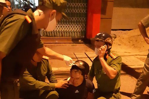 Khống chế đối tượng tâm thần sát thương bạn thân