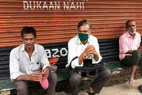 Lao động nhập cư ở Ấn Độ chật vật trở lại thành phố