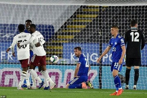 Chelsea chơi tennis trước đối thủ