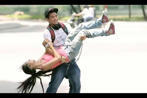 Đăng ảnh cũ, Suboi cho thấy cá tính riêng trong cách ăn mặc từ lúc còn tuổi teen