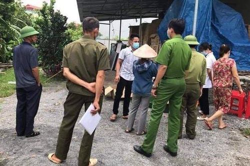 Phát hiện thi thể cháu bé bị vứt bỏ trong túi nilon