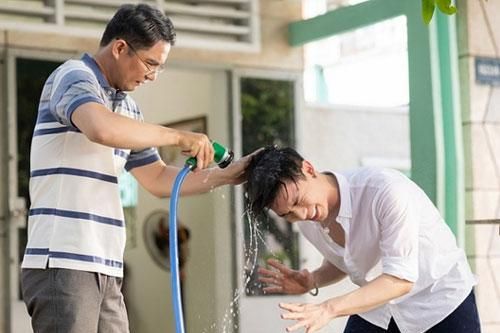 Erik hát về tình cảm đấng sinh thành
