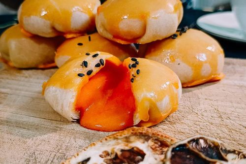 Bật mí công thức làm bánh trung thu trứng muối tan chảy 'homemade'