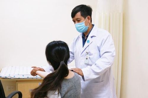 Tư vấn, khám miễn phí cho người bị chấn thương khớp vai