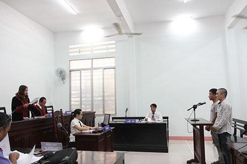 Con rủ bạn tống tiền cha mẹ