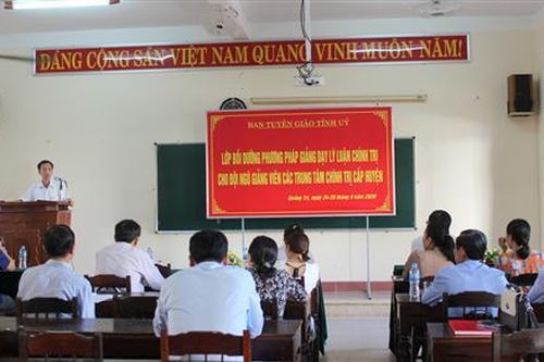 Bồi dưỡng phương pháp giảng dạy lý luận chính trị cho đội ngũ giảng viên các Trung tâm chính trị cấp huyện