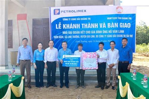 Khánh thành nhà đại đoàn kết cho gia đình Hồ Văn Lành