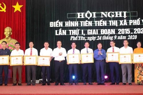 T.X Phổ Yên: Khen thưởng các tập thể, cá nhân có thành tích xuất sắc