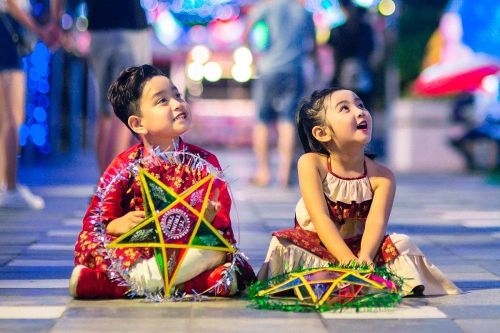 Đón Tết Trung thu đoàn viên ở vương quốc hoa hồng, tình yêu và nghệ thuật