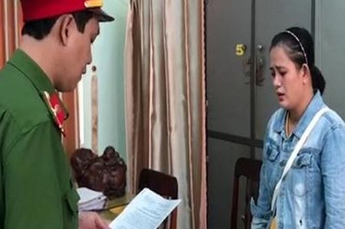 Khởi tố chủ tịch và kế toán xã ăn chặn tiền hỗ trợ người nghèo