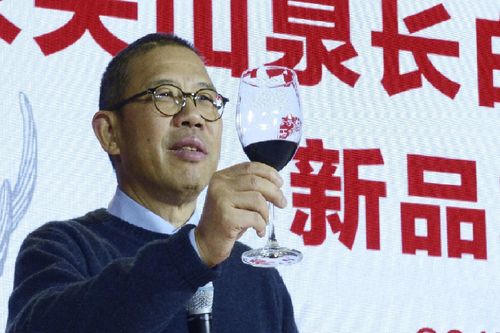 Ông trùm nước đóng chai và vaccine soán ngôi giàu nhất Trung Quốc của Jack Ma