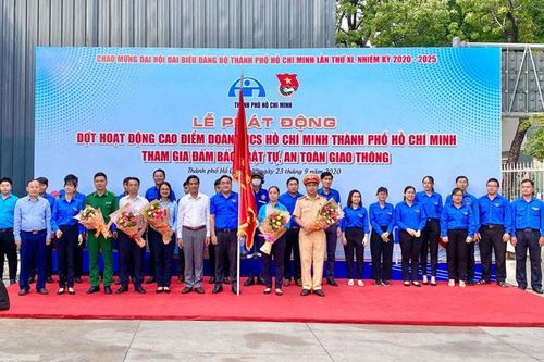 Đoàn viên, thanh niên thành phố Hồ Chí Minh tham gia bảo đảm an toàn giao thông